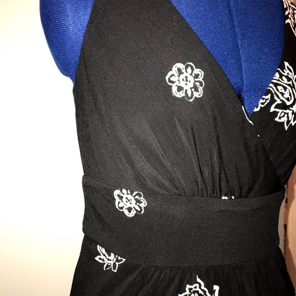 Floral Maxi Dress - Picture 4 of 5